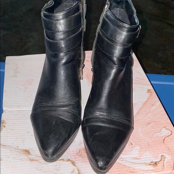 Forever 21 Pointy Toe Ankle Boot - Picture 2 of 4